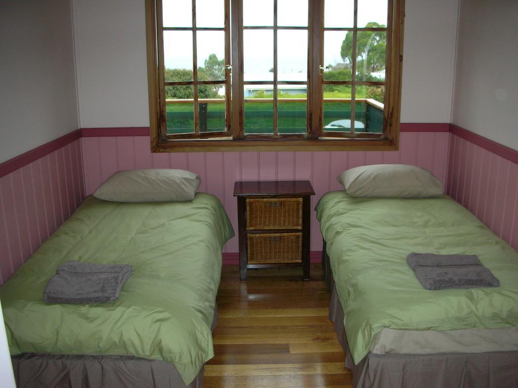 Cedar Cottages Blackmans Bay Room photo